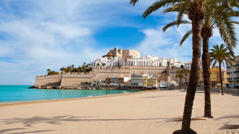 El turismo social del Imserso  y el BonoviajeCV adelantan el inicio de la temporada turística de Peñiscola.