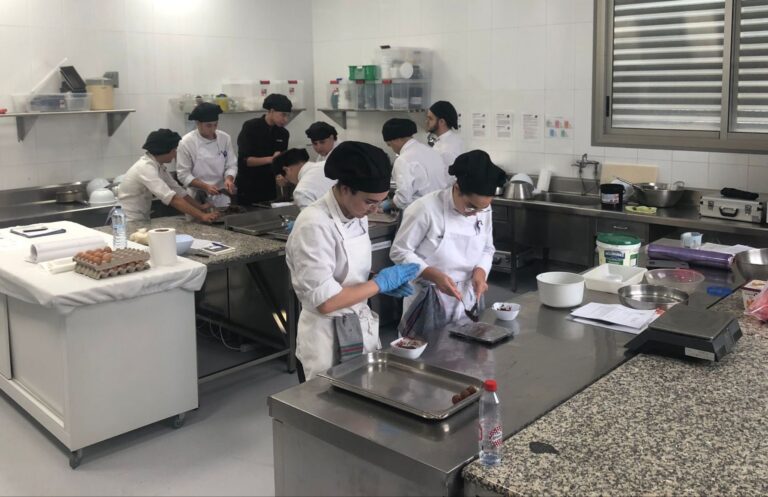 El empleo turístico crece un 2’6% en agosto en España