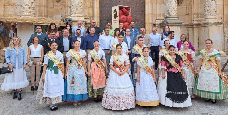Alcalà de Xivert inaugura la IX Fira de la Tomata de Penjar