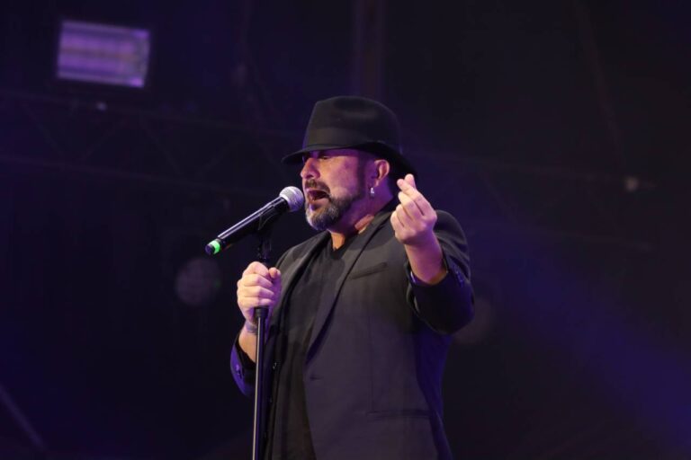 El Barrio arrasa en la Fira d’Onda con un espectacular concierto de su gira ‘Atemporal’