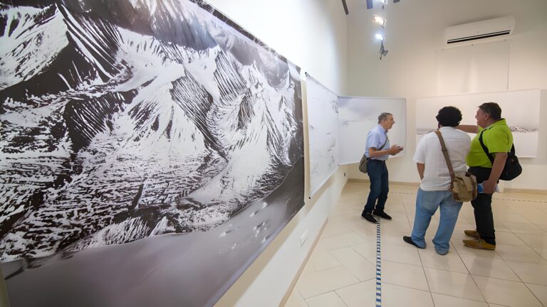 ECO Les Aules ofrece una visita al Ártico con la exposición ‘La Línea Blanca’
