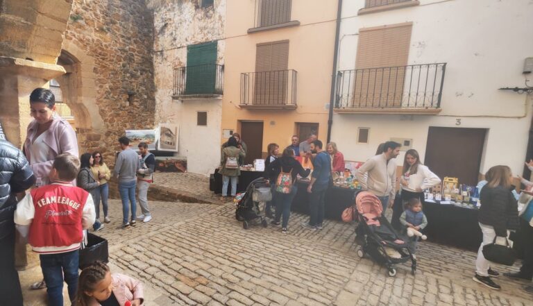 Alta participación en el Mercado de la Avellana de Benassal