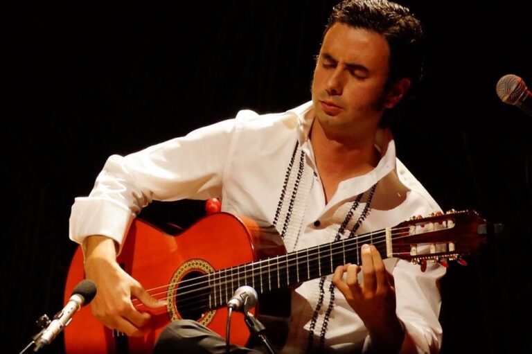 El guitarrista Pedro Navarro protagoniza ‘La Vilavella es flamenca’ con un espectáculo ecuestre