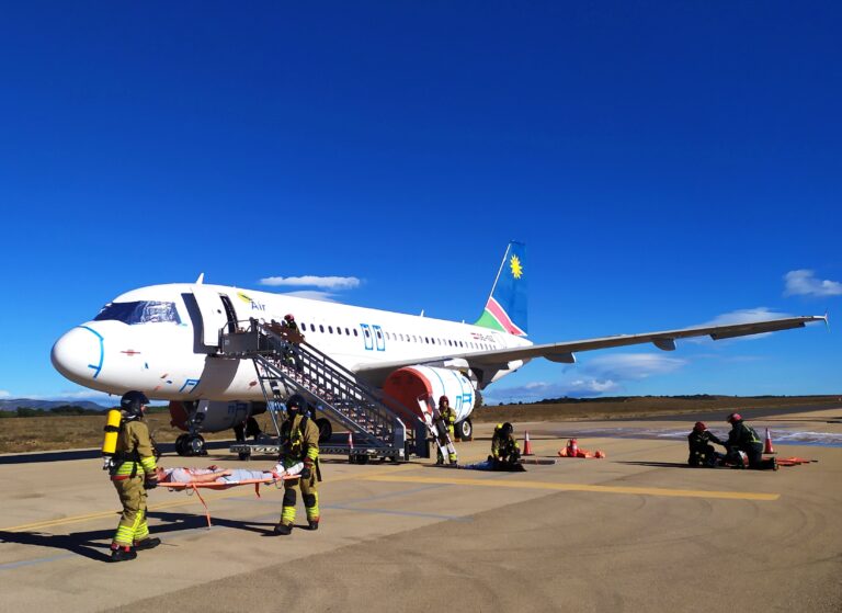 El aeropuerto de Castellón evalúa su capacidad de respuesta y de coordinación de medios en un simulacro de accidente aéreo