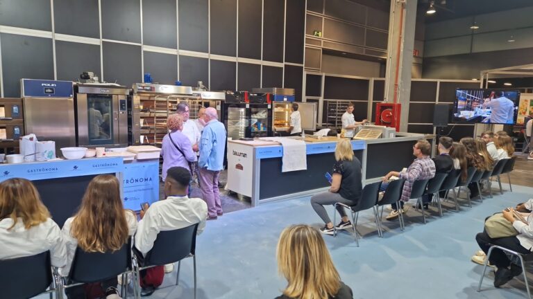 Turisme CV promociona la oferta turística y gastronómica de la Comunitat Valenciana en la feria INTUR de Valladolid