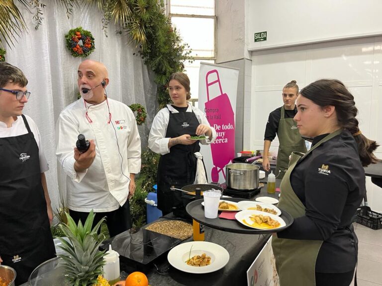 El Ayuntamiento impulsa las compras en el Mercado Municipal con 'Sabores de la Vall'