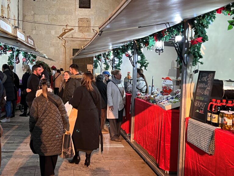 La Fira de Nadal de Vinaròs consigue un gran éxito de participación