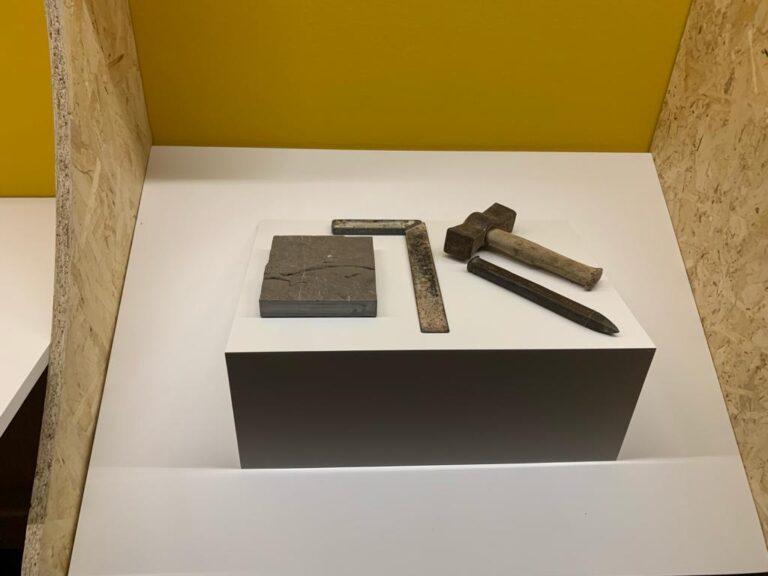 Les eines de picapedrer de Joaquín Serrat formen part de l’exposició ‘Tresors amb història’