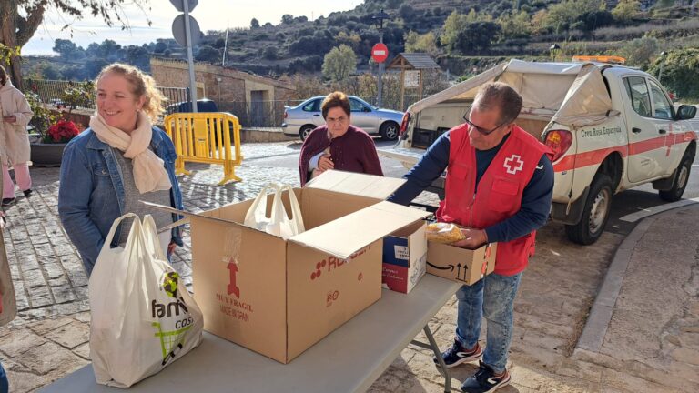 Gran éxito del 'rastro' de La Serratella