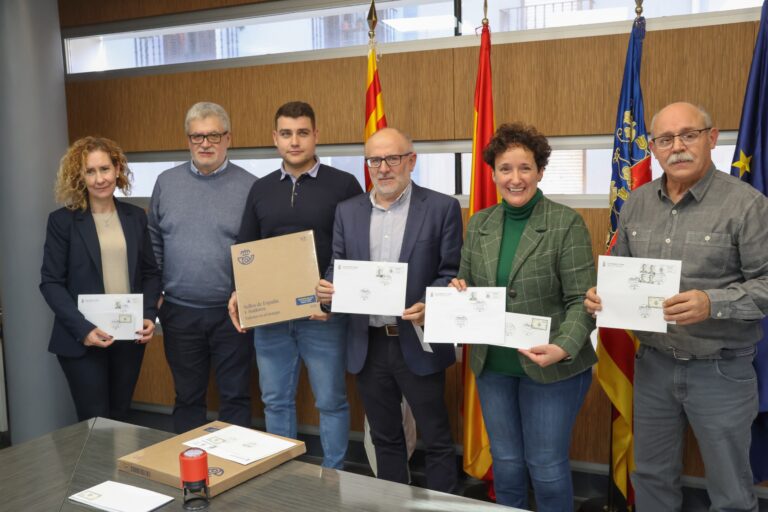 El Ayuntamiento y Correos presentan el Matasellos Turístico con la imagen del Castillo de Onda