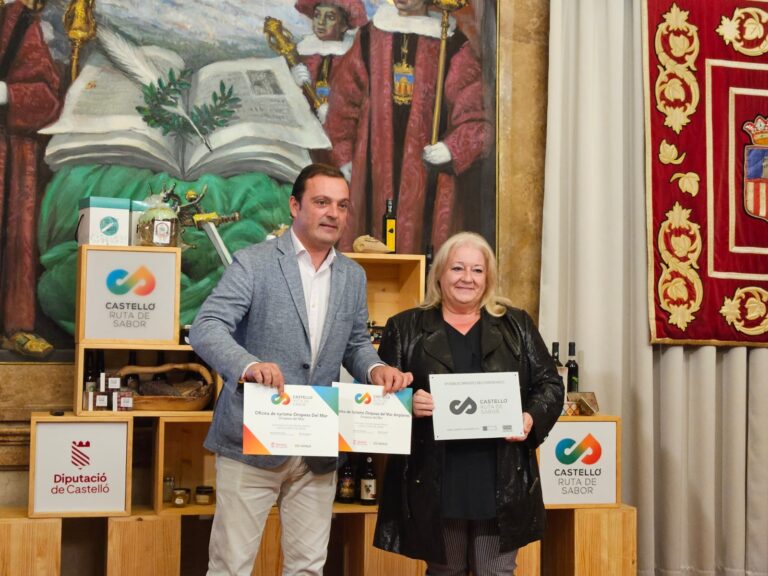 Las Oficinas de Turismo de La Concha y Les Amplàries de Oropesa reconocidas por su excelencia turística