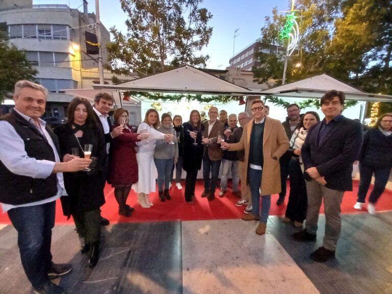 Almassora ilumina la Navidad con la Fira del Comerç Local