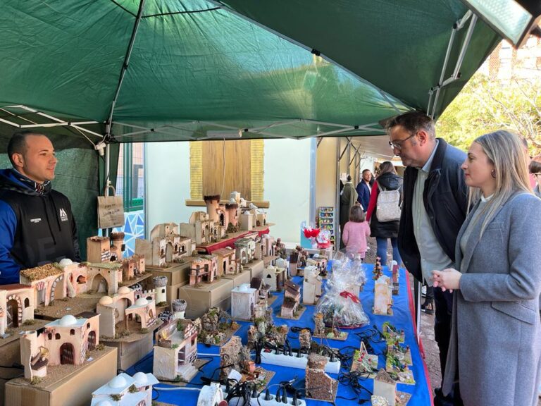 La Fira de Nadal llena la Vall d’Uixó de espíritu navideño