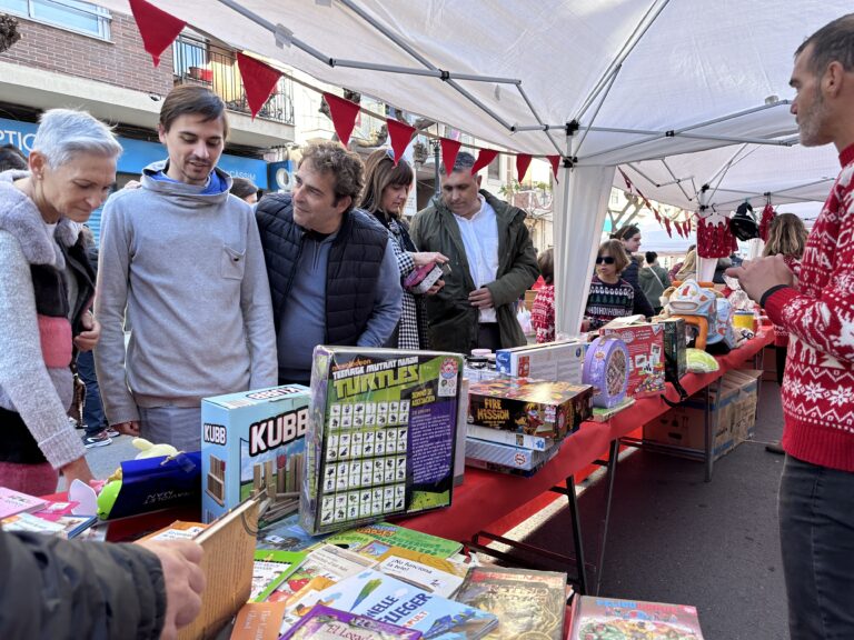 Benicàssim acogió ayer domingo un mercadillo de Navidad solidario