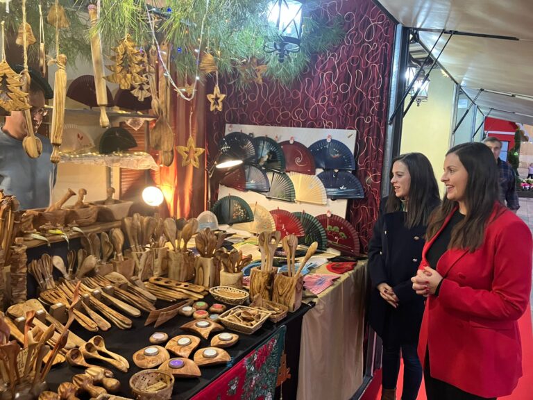 Abre al público el mercadillo navideño de la plaza Mayor de Castellón