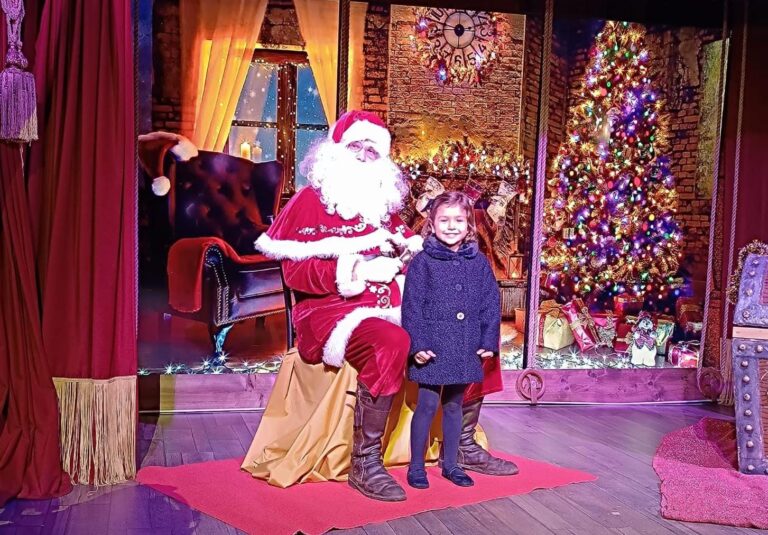 Santa Claus visita Peñíscola para escuchar de primera mano los deseos de los más pequeños del municipio