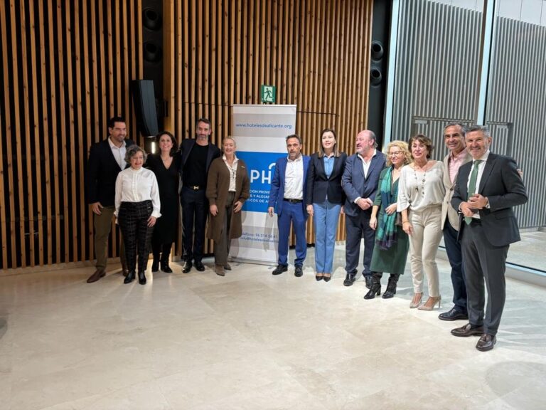 La secretaria autonómica de Turismo destaca la importancia de colaborar con el sector privado para impulsar iniciativas que fomenten el turismo sostenible