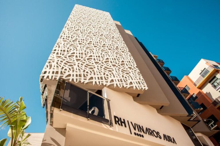 Turisme concede 3 millones de euros en ayudas a los hoteles de la Comunitat  que participaron en el Programa del Imserso 2023