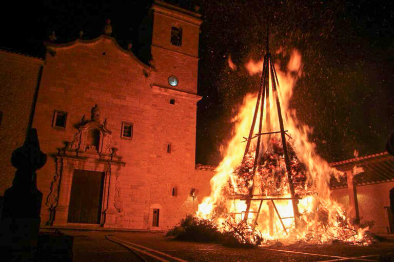Castellfort quemó la primera hoguera de Sant Antoni de la comarca de Els Ports