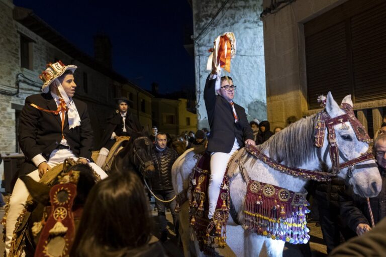Benassal celebra la Festa de l'Ajo, el tradicional carnaval local