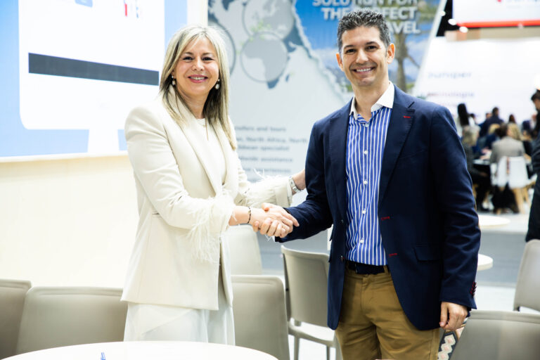HOSBEC y CaixaBank renuevan su acuerdo para contribuirá impulsar el sector turístico