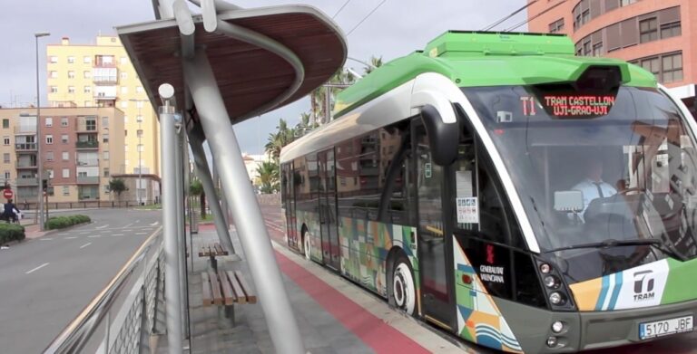 El TRAM de Castelló ofrece servicios especiales con motivo de las fiestas de la Magdalena