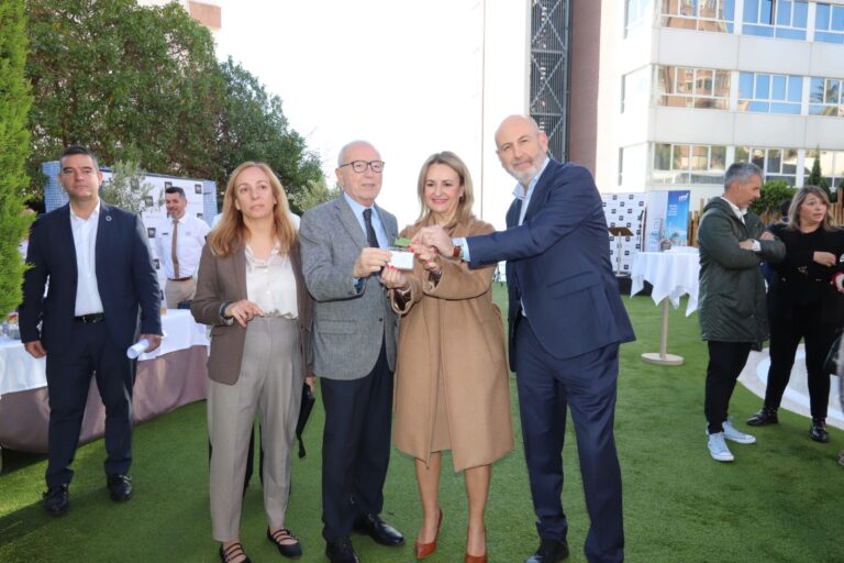 Benidorm incorpora a la seua oferta turística la primera habitació intel·ligent de tota Espanya