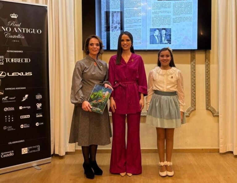 Las Reinas de las fiestas de la Magdalena presentan el ‘Llibre de la Festa 2024’