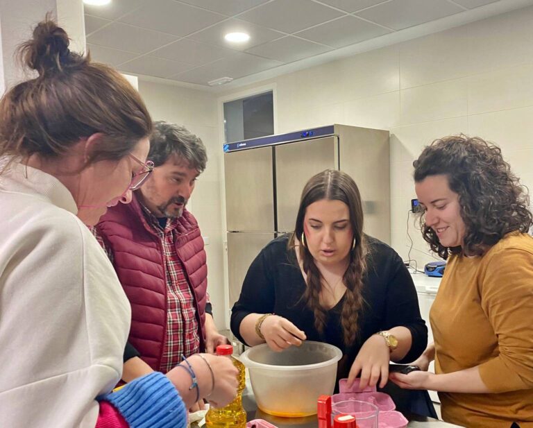 Vistabella enseña a cocinar sus platos típicos