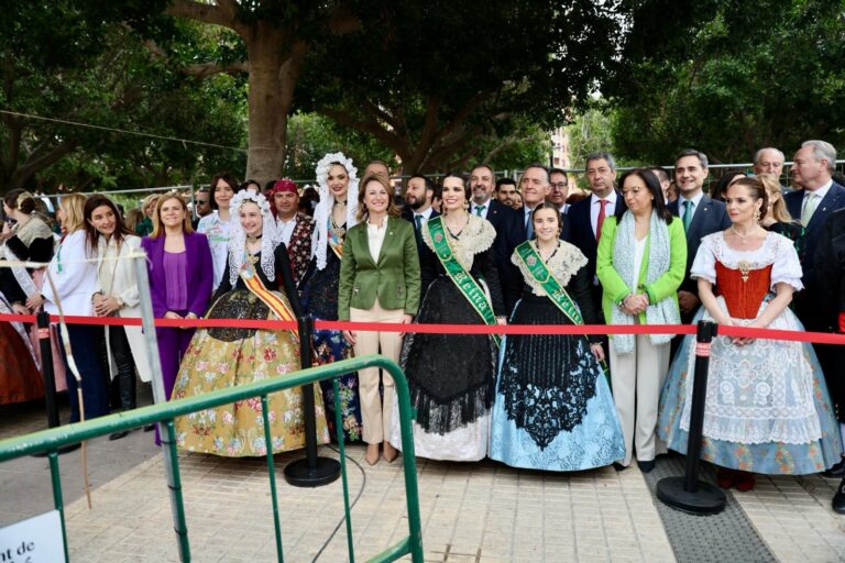 Una espectacular y multitudinaria mascletà  inaugura las fiestas de la Magdalena 2024