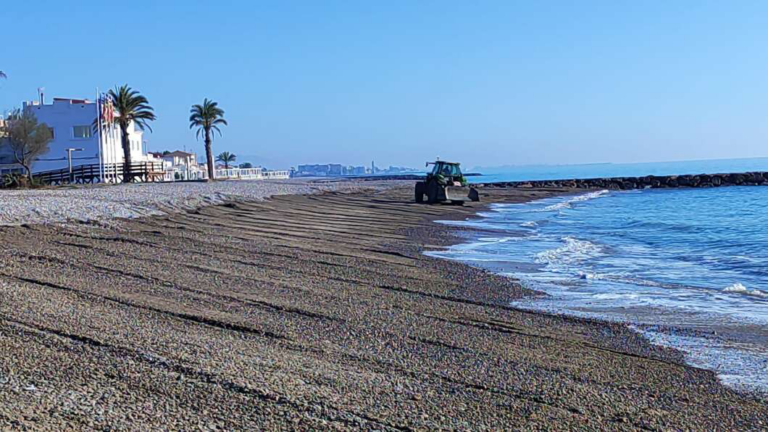S’acosta la Setmana Santa i el Consistori de Moncofa posa a punt la Platja del Grau