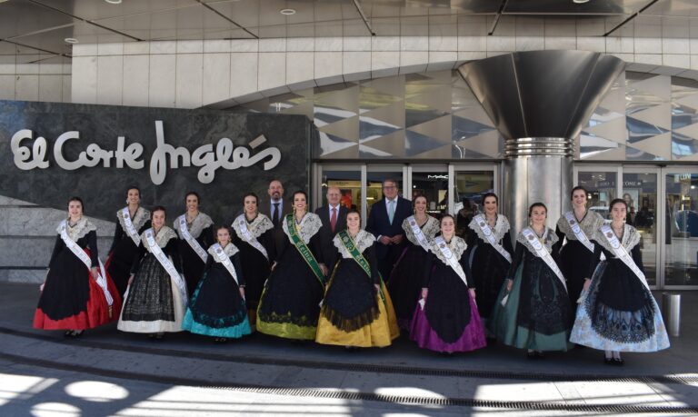 El Corte Inglés ha recibido hoy la visita de las Reinas de la Magdalena 