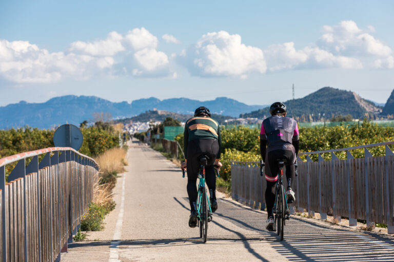 La Generalitat promociona la oferta de cicloturismo en la carrera clásica ciclista Milán-San Remo