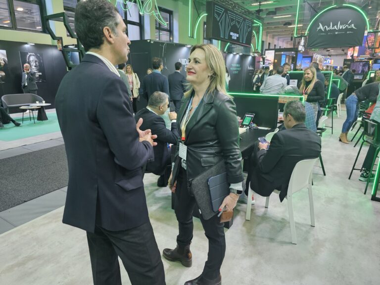La Generalitat inicia un trabajo conjunto con Andalucía para reforzar el control de la oferta ilegal de viviendas turísticas