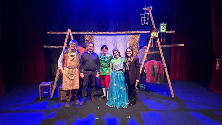 El Teatre Payá de Burriana va acollir l’obra ‘Pinotxo’ que va cautivar al públic familiar
