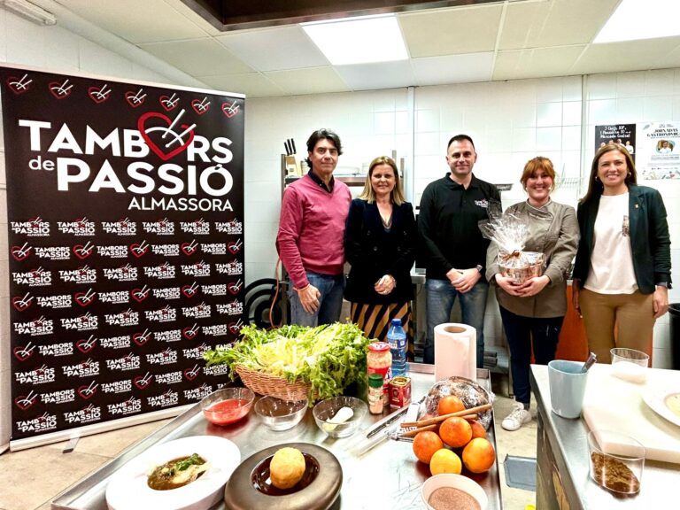 Un showcooking en el mercado da inicio a la Ruta de la Tapa y el Vino de Almassora
