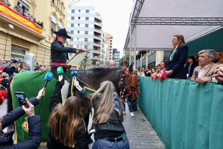 Los niños llenan de vida Castellón con el Pregó Infantil