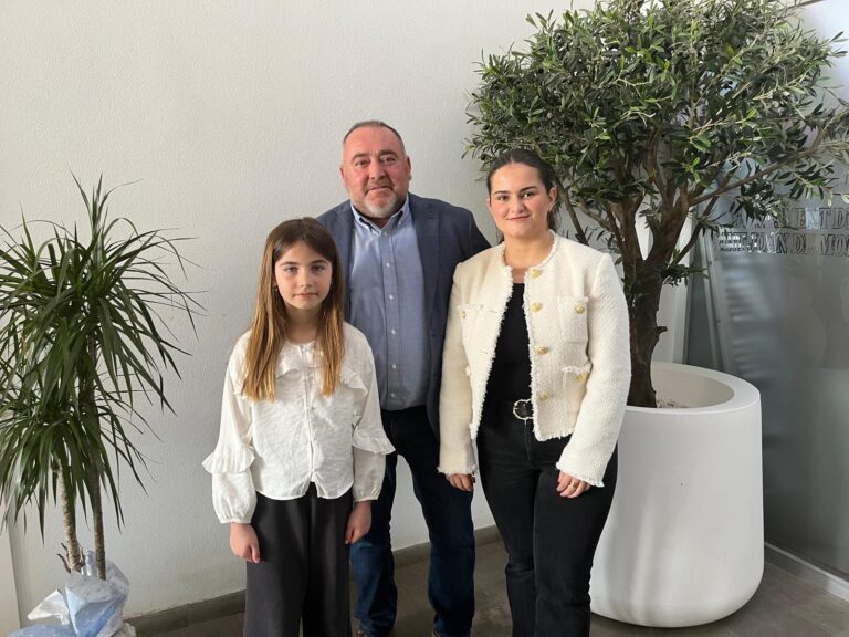 Lledó Pinto Pallarés y a Laia Gil Salvador reinas de las fiestas de Sant Joan de Moro