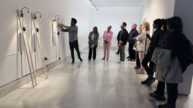 La obra sonora del artista Edu Comelles aterriza en Villa Elisa hasta el 30 de junio
