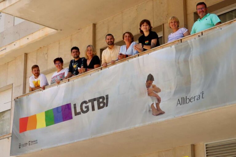 L’Alcora reivindica la libertad de las personas LGTBI+ con 'Allibera't'