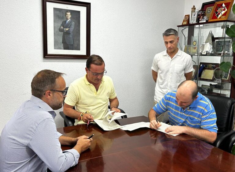 El Ayuntamiento de Peñíscola, con la DOP de la alcachofa de Benicarló 