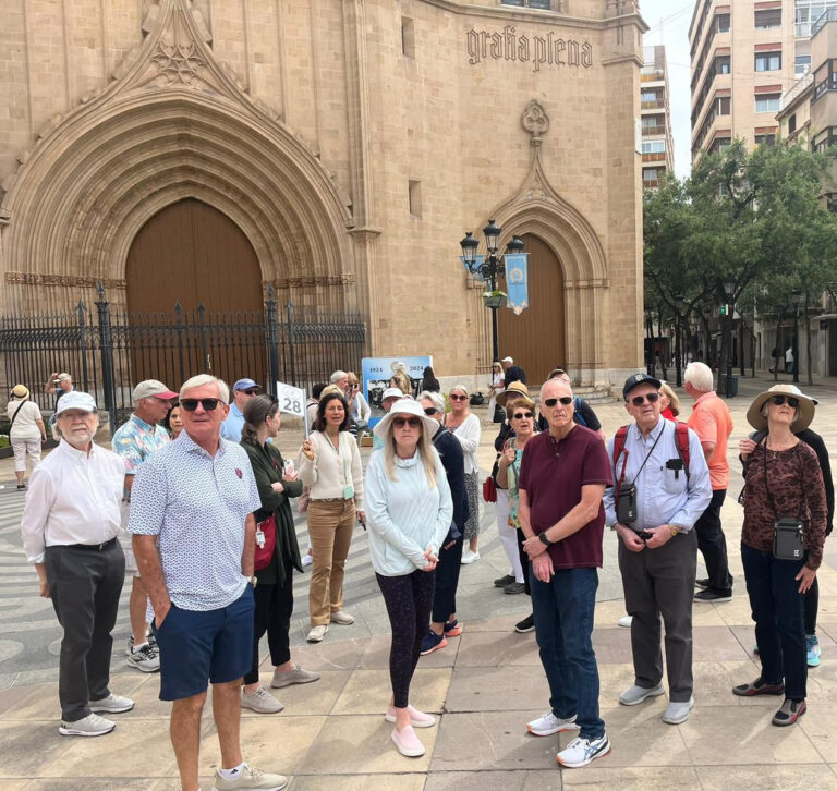 La falta de identidad local y el declive comercial frenan el turismo en Castelló