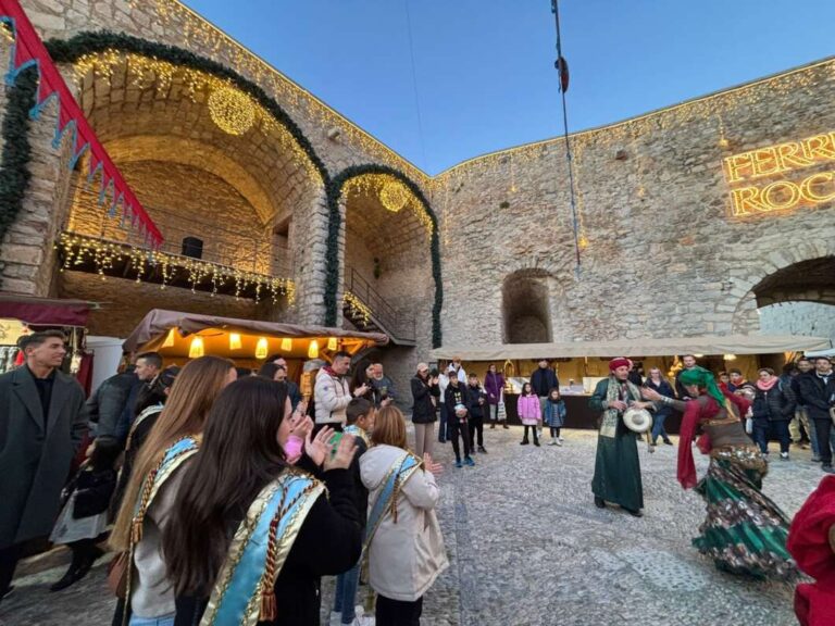 Abre el Mercado Medieval de Peñíscola