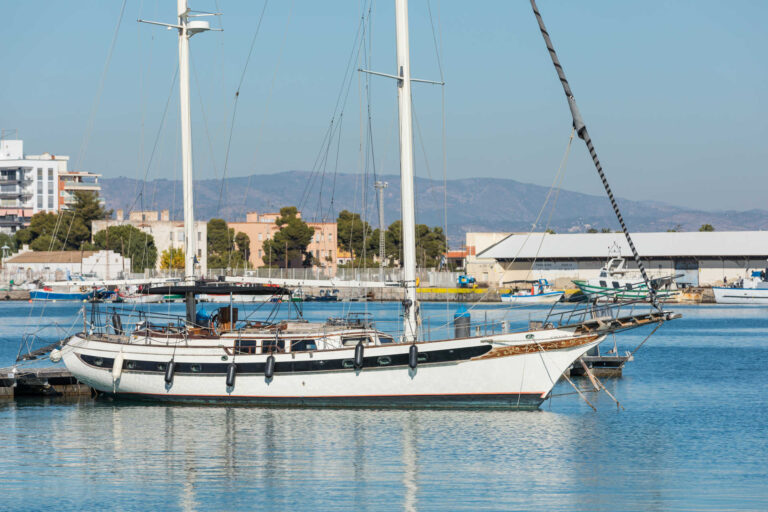 Burriana dinamiza su costa a través de la navegación a vela