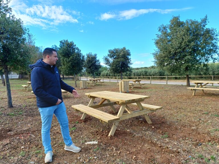 Benicarló estrena una nova zona recreativa al costat de l’aljub de la Fossa del Pastor