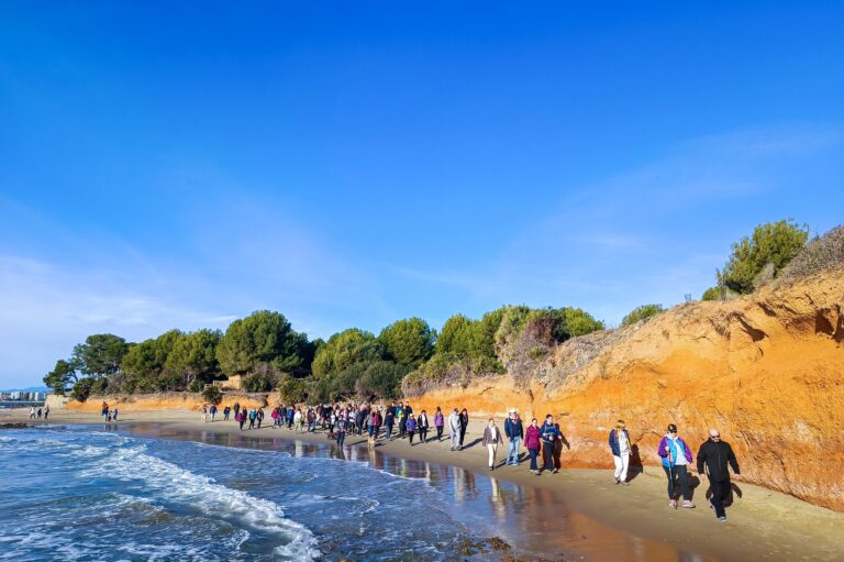 Más de mil personas recorren los espacios naturales de la provincia con 23 rutas guiadas