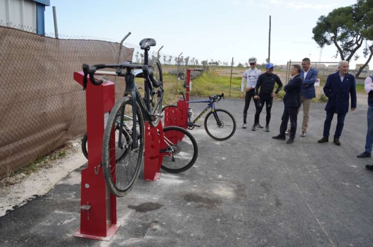 Burriana inclou un punt de recàrrega de bicicletes elèctriques per avançar cap a un turisme cada vegada més sostenible
