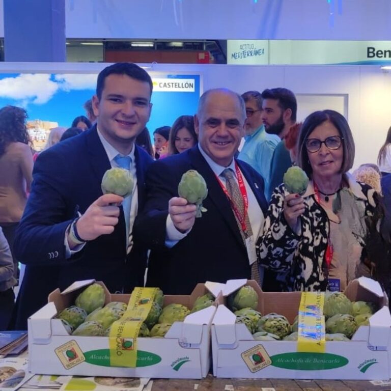 Benicarló es presenta a Fitur 2025 amb una nova Guia Gastronòmica