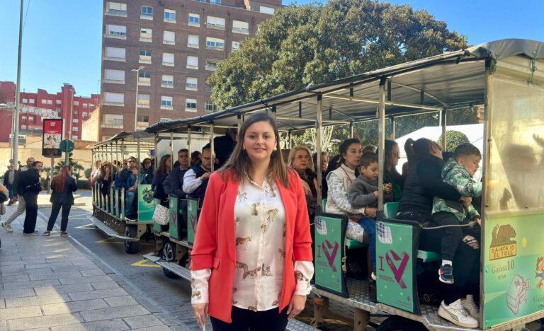 Castellonenses y visitantes ya pueden disfrutar del tren turístico gratuito que recorre las 19 Gaiatas