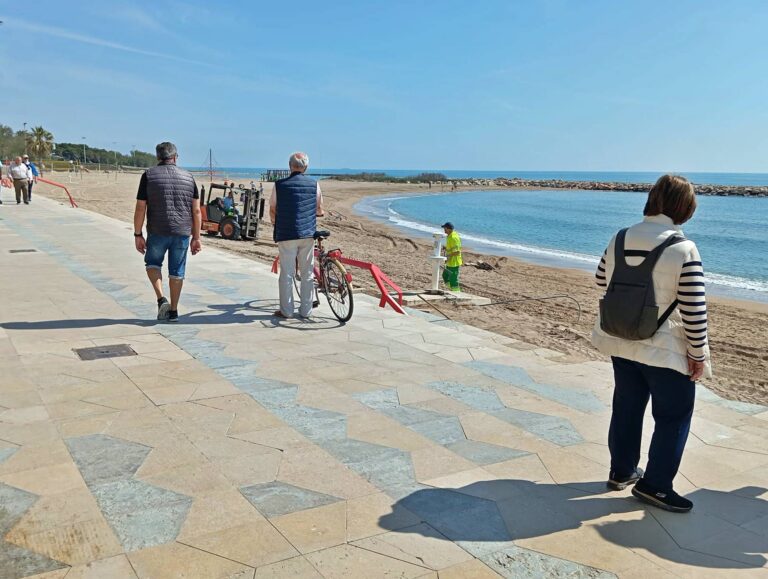 Vinaròs adecúa sus playas para la Semana Santa